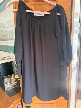 Meghan LA Black Textured Gathered Neckline Top